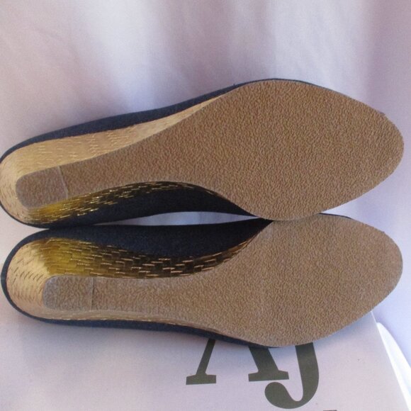 AJ Valenci Shoes Size 12 Denim Wedge Peep Toe Pumps Gold Trim Comfort - Picture 3 of 7